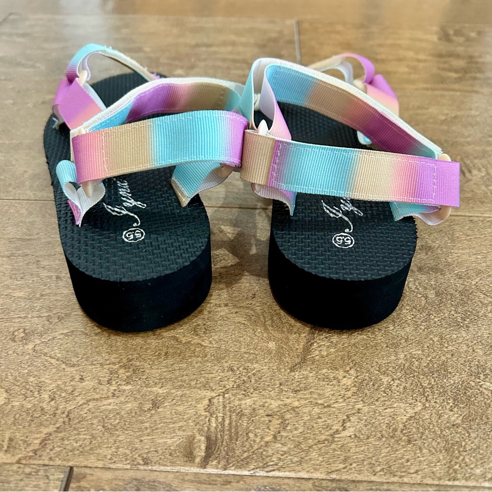 Jynx Women’s Suri Tie Dye Rainbow Strappy Sandals Black Pink NEW Girly Summer - Picture 3 of 6